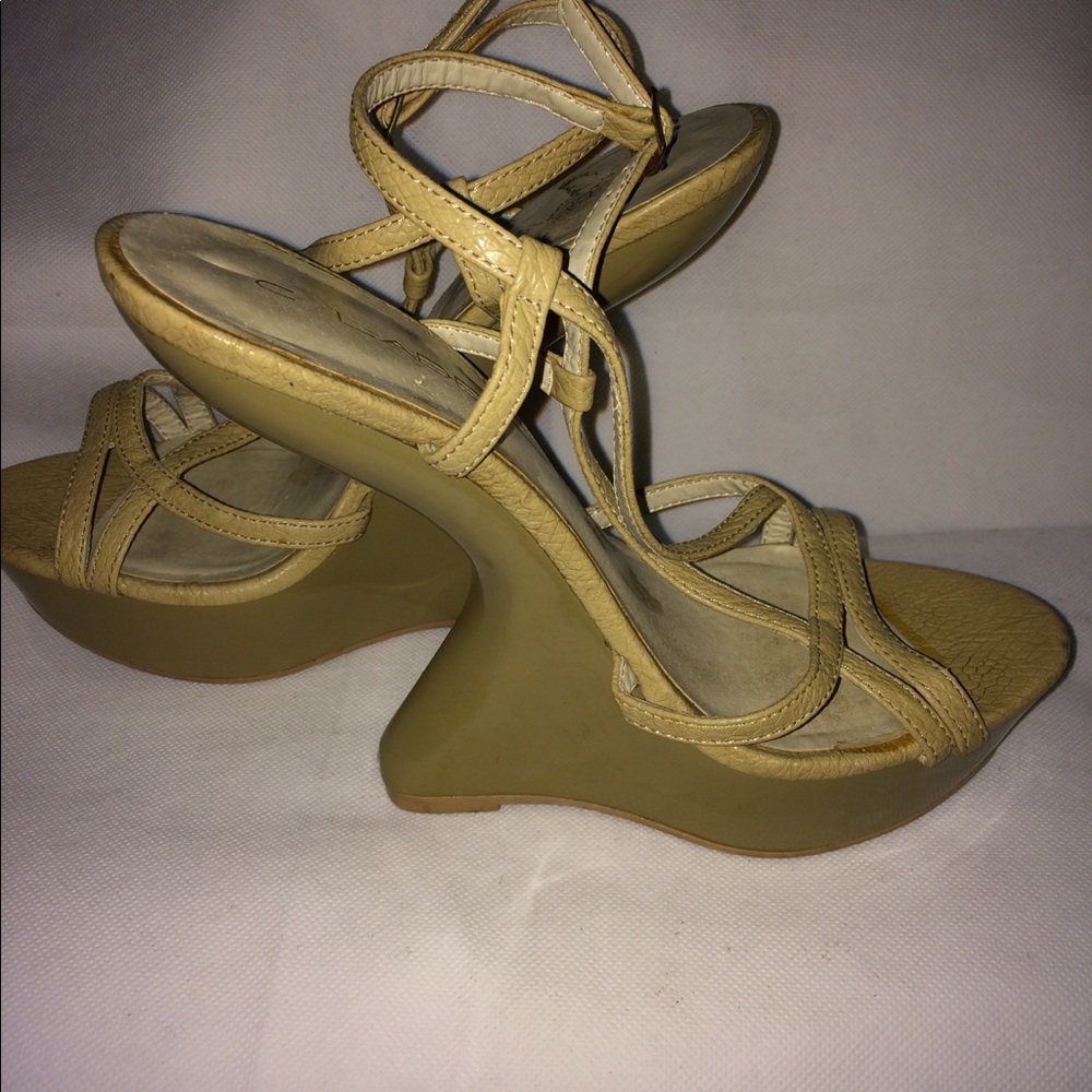 Sandals - Picture 2 of 4
